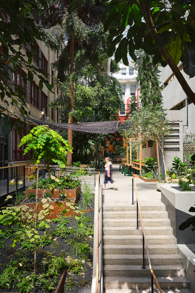 Jardín en universidad de Canadá